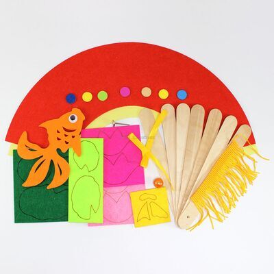 Felt Chinese New Year Fan Pack of 5 - Goldfish - Contents